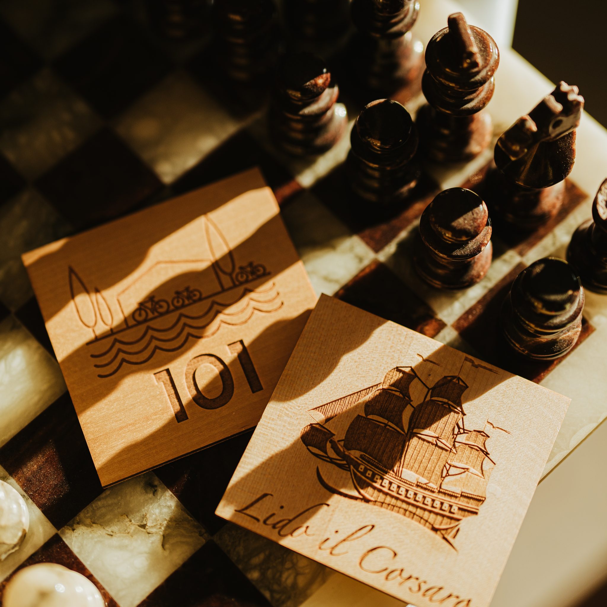 targa in legno personalizzata con incisione