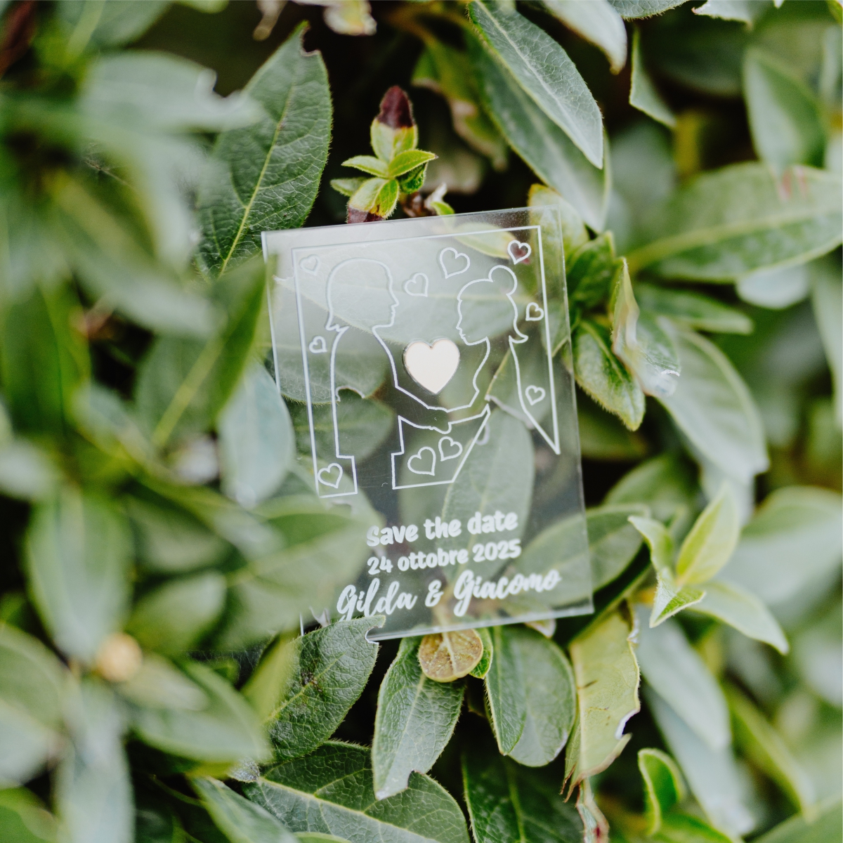 Magnete "Save the date" con sposini e inserto acrilico oro ad incastro